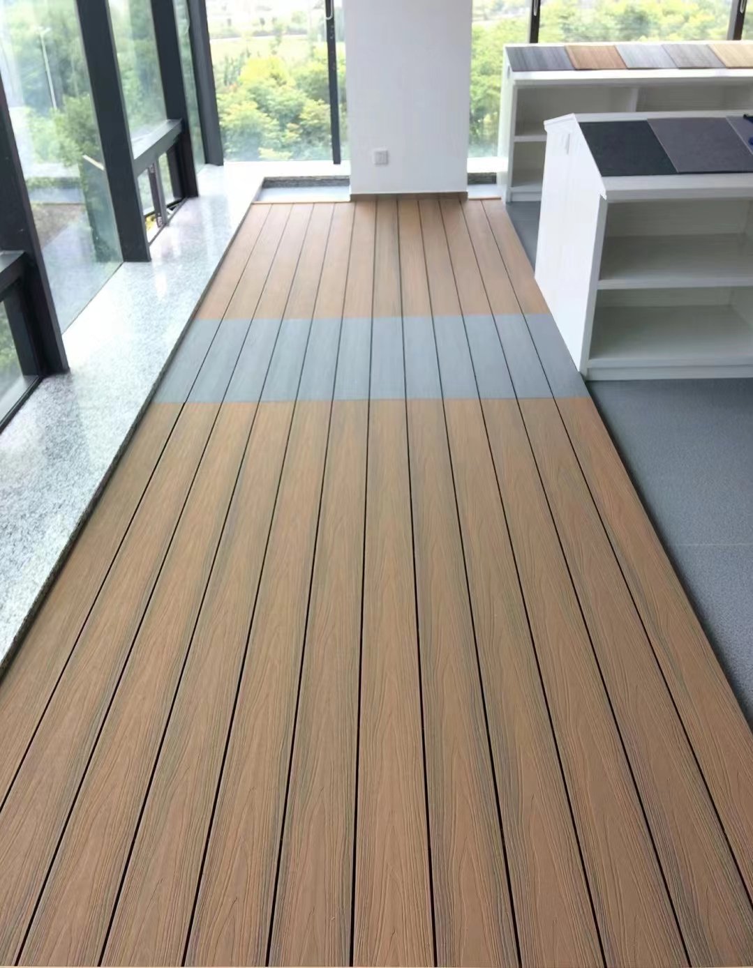 北京通州露台二代共挤木塑地板铺装工程-爱吉姆建材