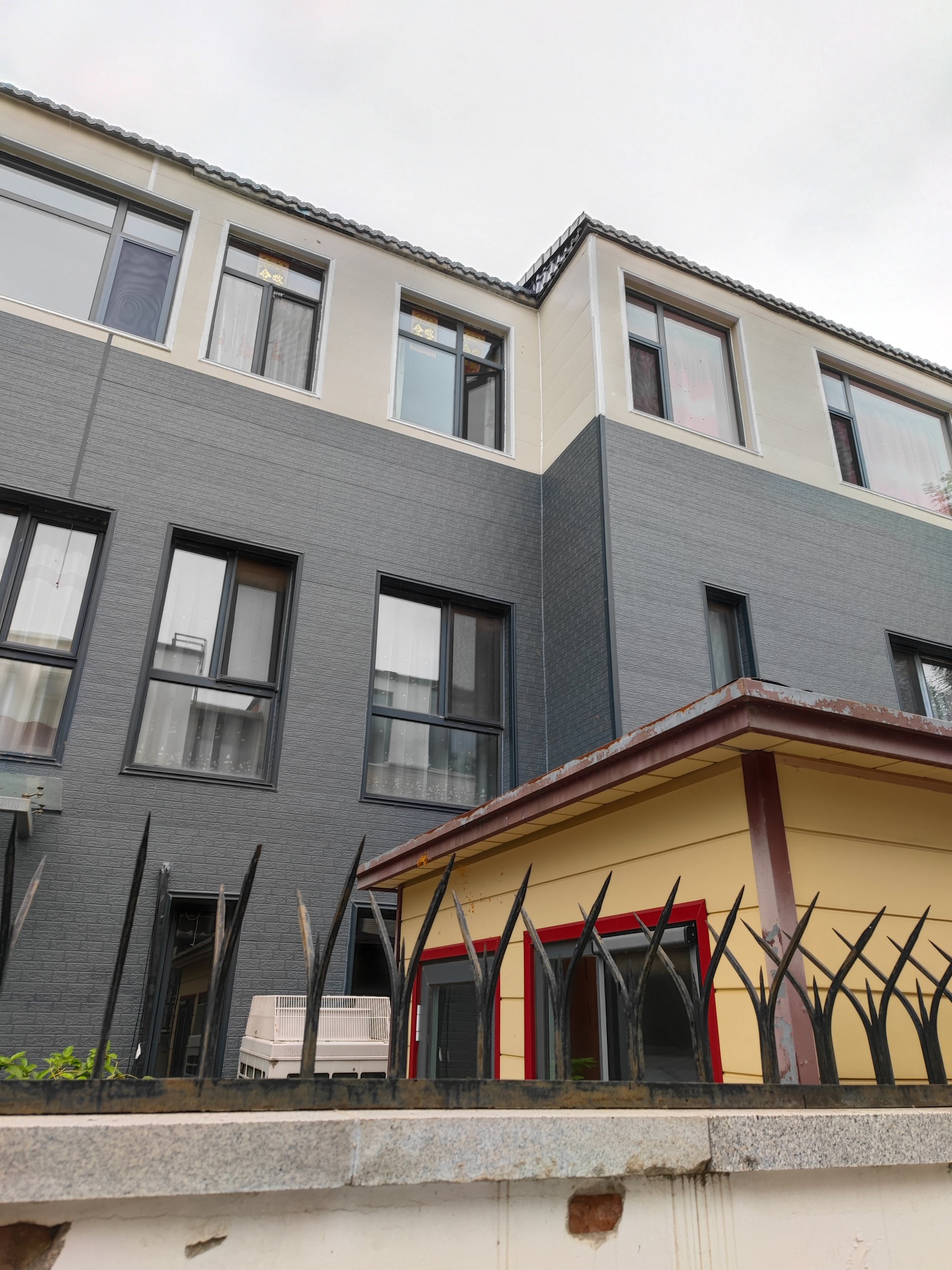 天津蓟州区某自建房外墙项目-金属雕花板-爱吉姆建材