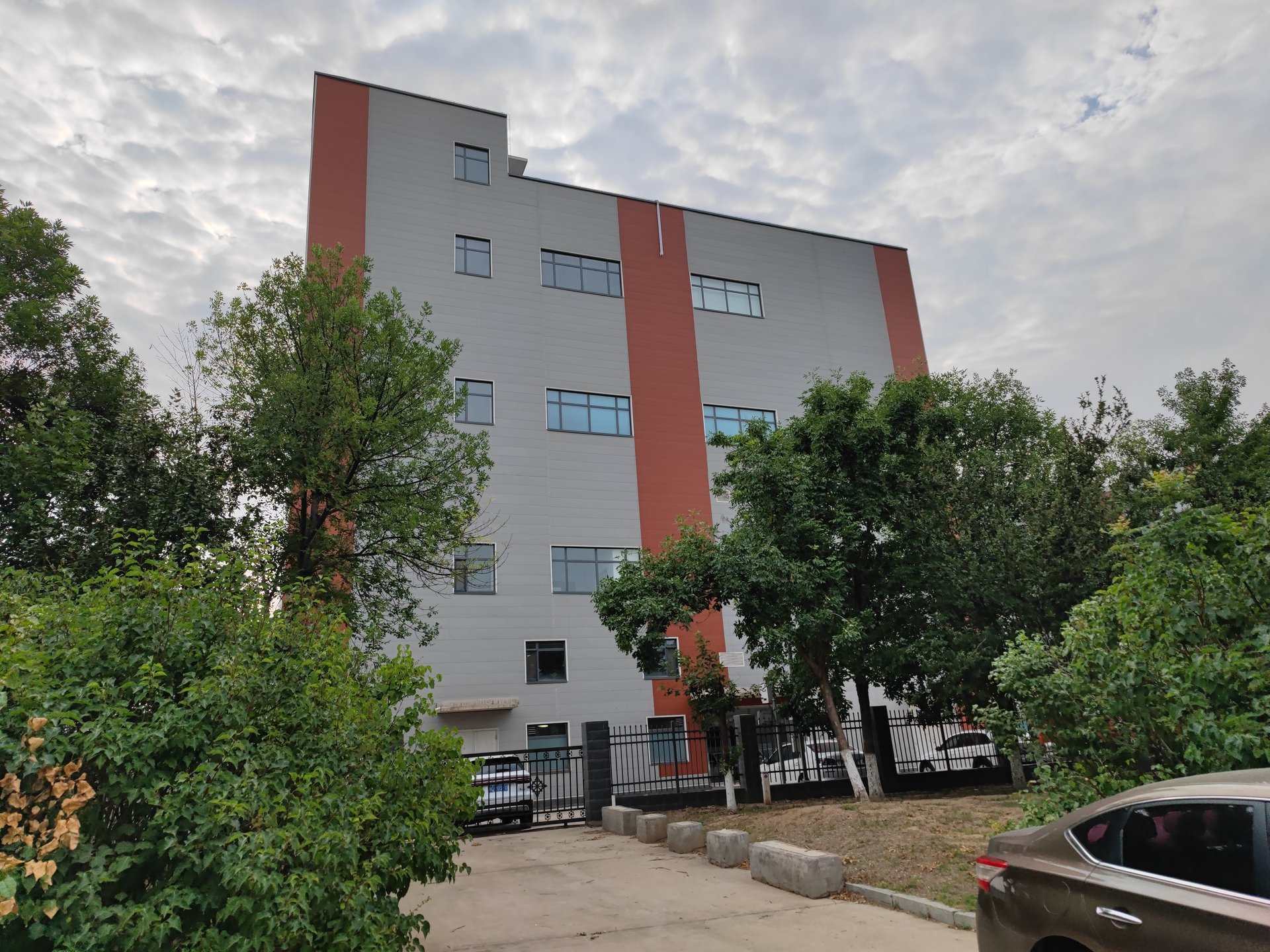 天津武清某药企厂房外墙项目-金属雕花板-爱吉姆建材