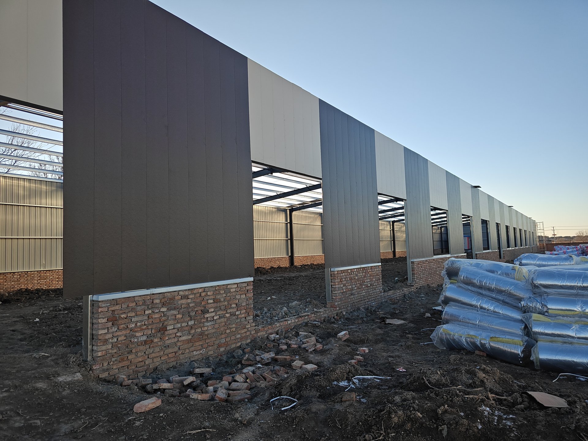 天津静海某工厂外墙保温项目-外墙保温装饰一体板-爱吉姆建材