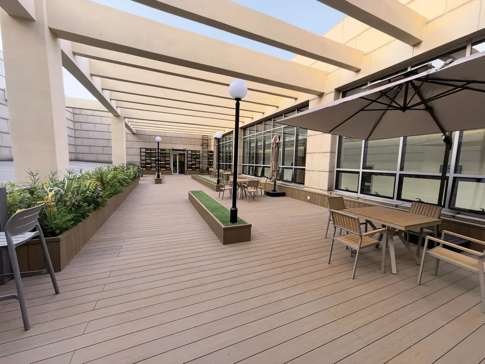 子牙管委会空中花园完工全景-共挤木塑地板-爱吉姆建材